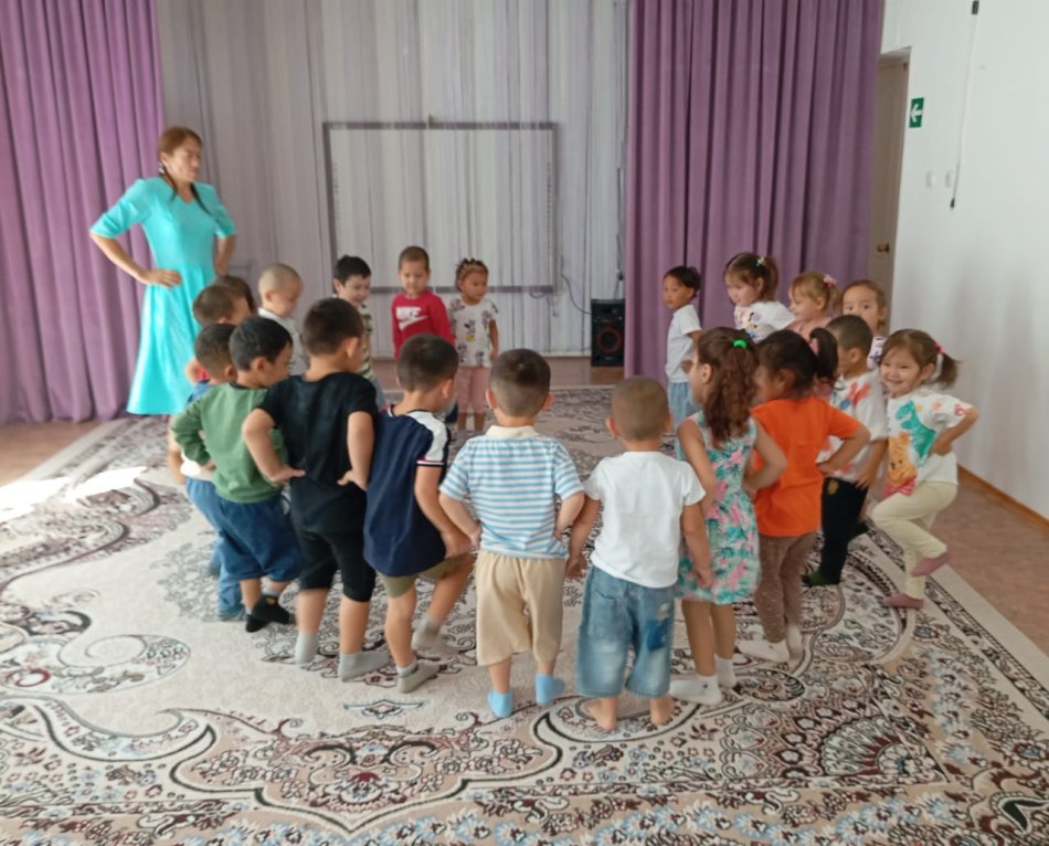 "Паравоз  ырғағтық-қимылды  ойыны" Муз  жетекшісі Ахметова Қ